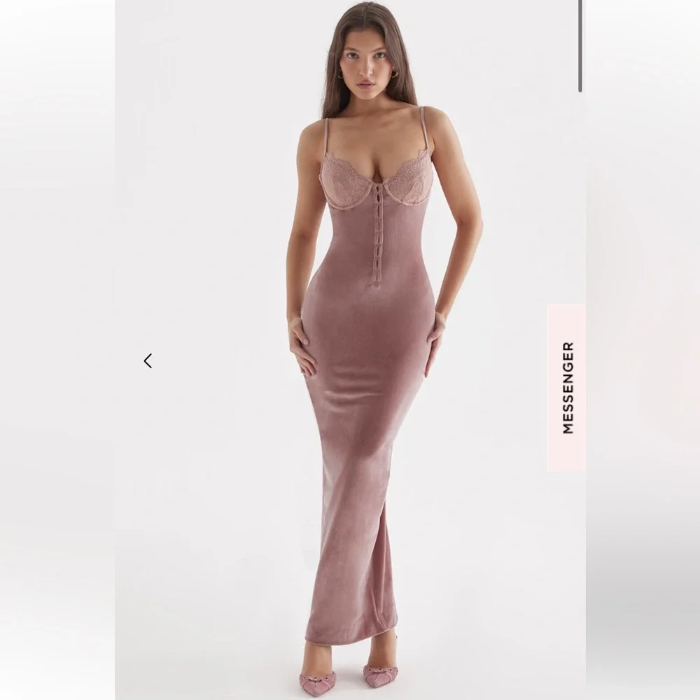 House of CB Azaela soft pink velvet midi dress - Picture 5 of 16